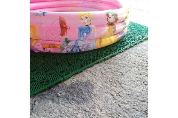 Loseta ventilada verde para piscinas