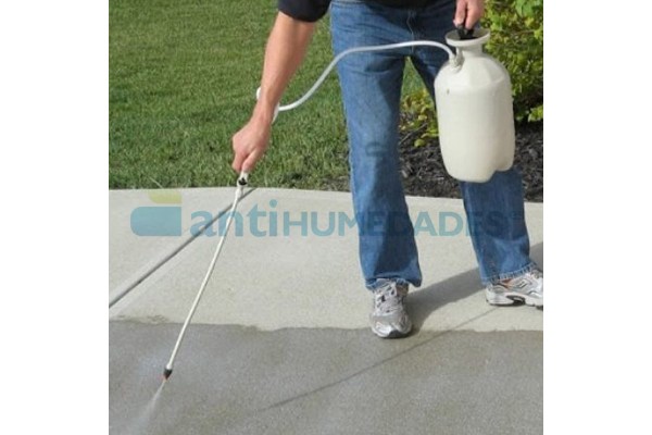 Aplicación de Superhydrófugo de Idroless en suelo con sulfatadora
