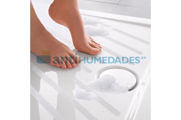 Antirresbala es apto para duchas y bañeras en contacto continuo con agua convirtiéndolas en superficies seguras