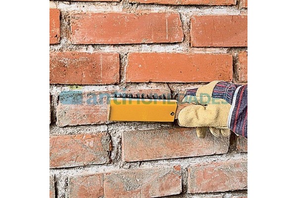 Aplicación de desincrustante ácido para eliminar restos de obras