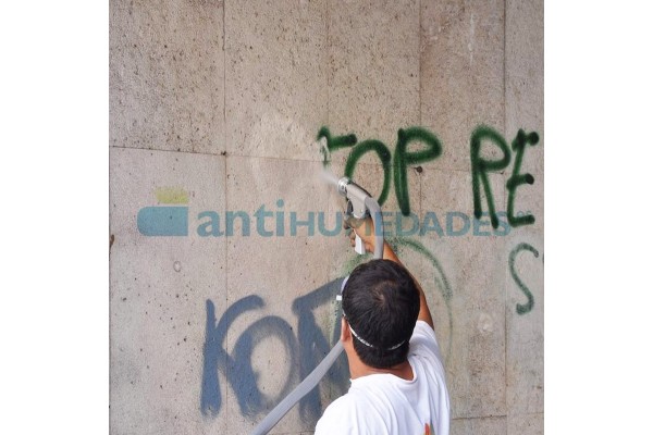 Limpieza fácil gracias al Tratamiento preventivo Antigrafiti para pintadas de Sopgal
