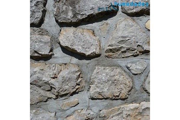 Aplicación de mortero con impermeabilizante líquido Sopgal en encintado de muro