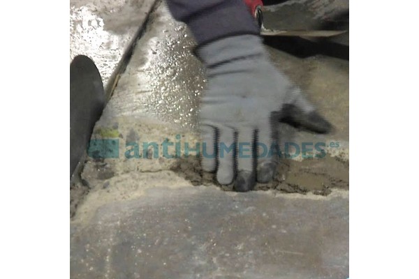 Reparaciones antihumedad con mortero de secado rápido Obturador de Vías de Agua