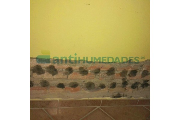 Obturador de Vías de Agua Idroless para reparar las humedades capilares con Creamsilan 80-600