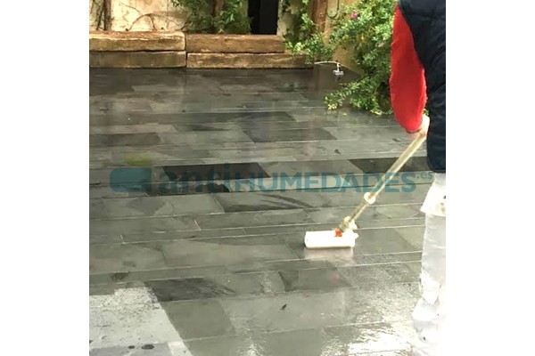 Hidrófugo para suelos transitables impermeabiliza y protege de manchas