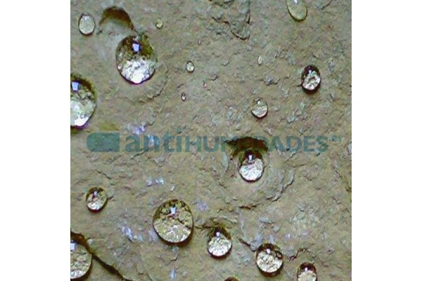 Efecto repelente de agua sobre la piedra de Hidrófugo Hidrobas de Idroless