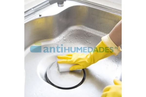 El limpiador Clean-cer limpia en profundidad materiales duros, como acero, vidrio, cristal o cerámica