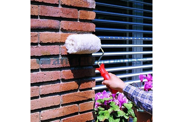 Aplicación de Argen Ag de Idroless en fachada de ladrillo para evitar la aparición de moho, verdín, y microorganismos