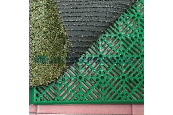 loseta antihumedad de polipropileno verde como base para suelos o para colocar césped artificial