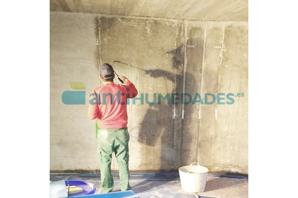 Aplicación de Krystaline 1 para evitar filtraciones de agua en superficies de hormigón