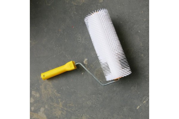 Rodillo de 25 cm con púas semuflexibles para aplicar Epoxi.