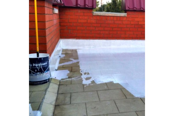 Impermeabilización de terraza aplicando Mariseal 250