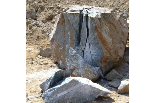 como romper piedras con cemento expansivo