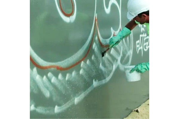 Limpiador en gel para eliminar grafitis y pintadas en muros
