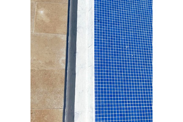 Goma líquida especial piscinas de Sopgal para impermeabilizar piscinas de gresite y azulejo