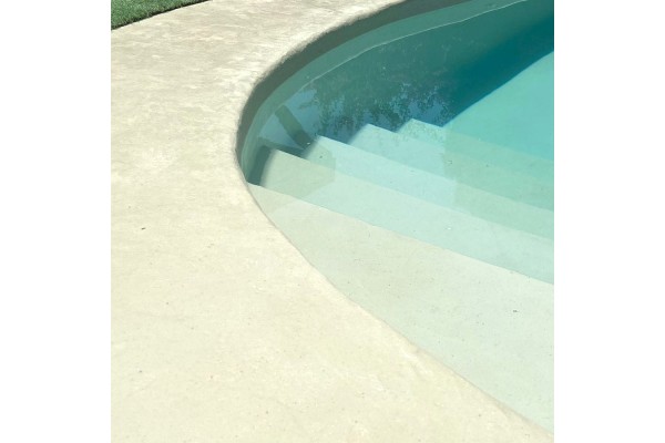 Membrana de Poliuretano Incoloro para Piscinas de Microcemento