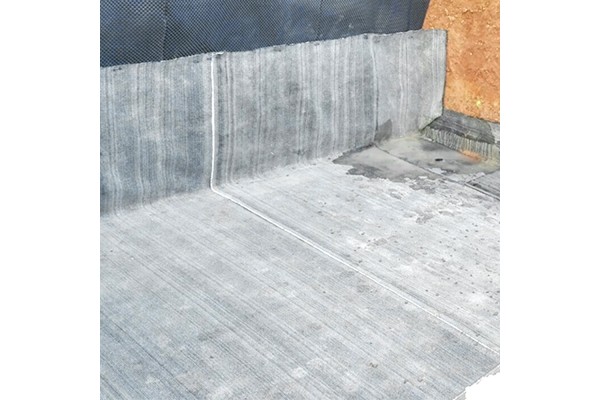 Colocación de mantas de bentonita para impermeabilización de cimentaciones