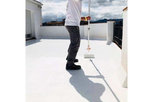 Impermeabilización de terraza con Pintura de Caucho Suprem con rodillo