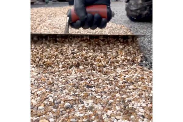 Compactación del aglomerante de áridos  con llana alisadora