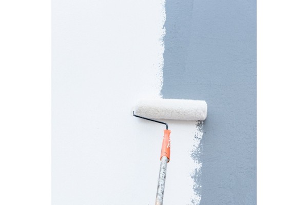 Pintura acrílica transpirable color blanco para impermeabilizar fachadas