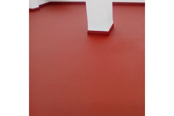 Pintura impermeable que impide que se arraiguen las humedades en terraza