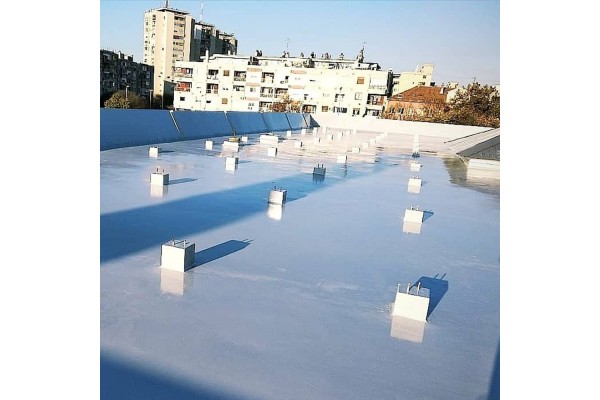 Terraza que puentea grietas gracias a la pintura de Caucho con Fibras