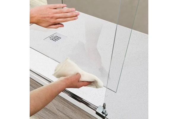 Repele el agua y suciedad de mamparas de baño con Hidrovidro de Idroless