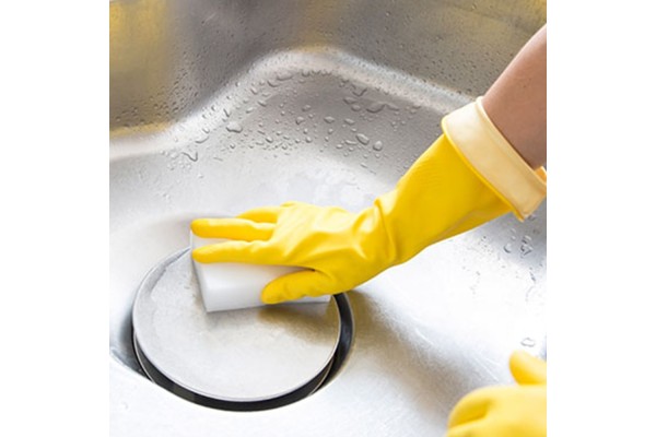Limpia restos de grasa y manchas con Clean-cer y repele el agua con Hidrovidro