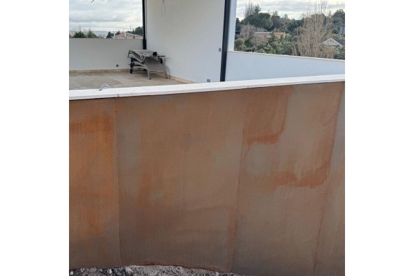 Primera capa de pintura con acabado efecto óxido