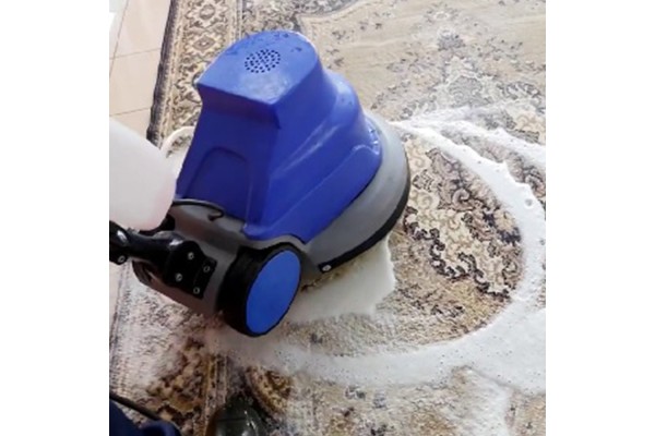 Limpieza de alfombra con máquina de pads