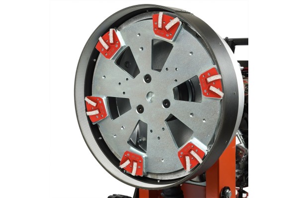 Segmentos diamantados en máquina Husqvarna con adaptador magnético