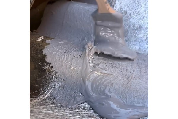 Aplicación del fibra de vidrio en tejados para impermeabilización con pintura