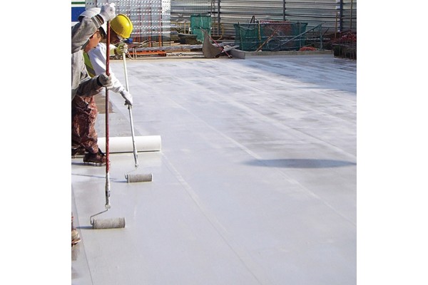 Aplicación de membrana impermeabilizante Mariseal 250 gris con catalizador Maris Polymers