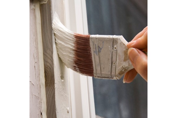 Cubre manchas resistentes en madera con Pintura Tixotrópica Sopgal