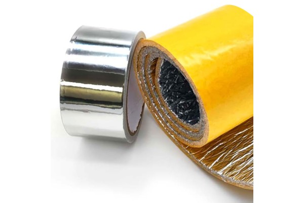 Banda aislante acústica y autoadhesiva para tuberías y bajantes con cinta de aluminio
