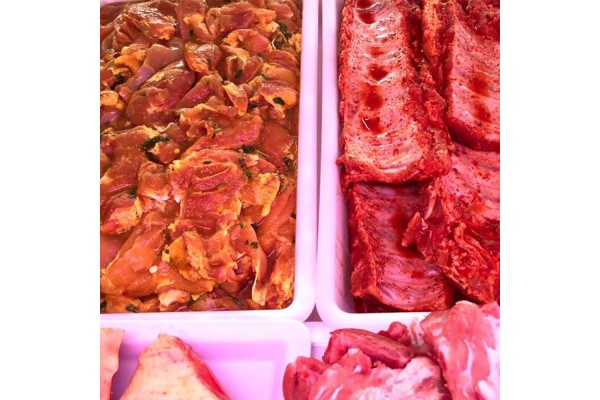 Bandeja blanca sin BPA's para uso alimentario en carnicerías, comedores, catering...