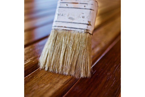aplicar aceite de linaza con brocha