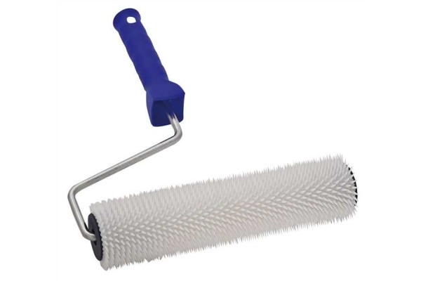 Rodillo de púas plásticas semiflexibles de 11mm para conseguir una terminación lisa de pinturas y morteros