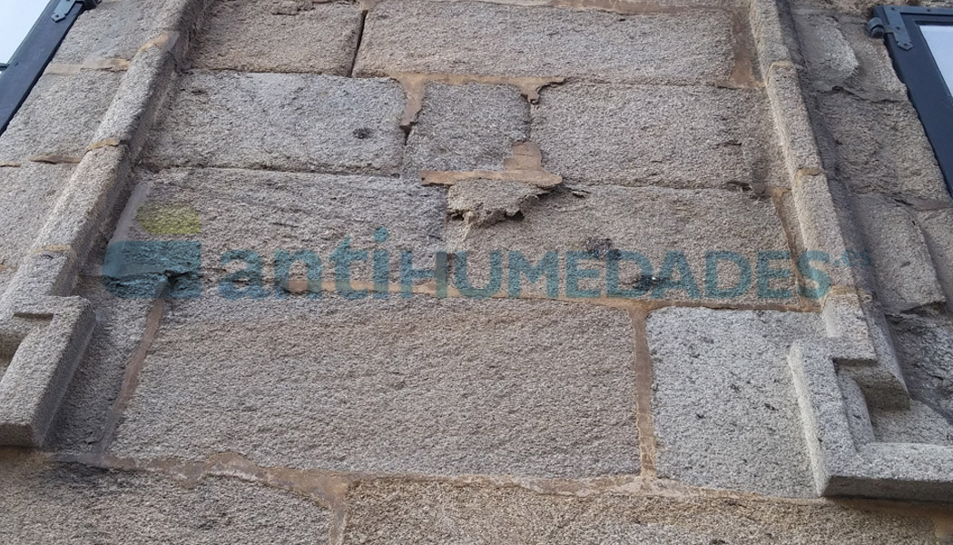 El Consolidante KS Fuerte evita que la piedra se deshaga y disgregue