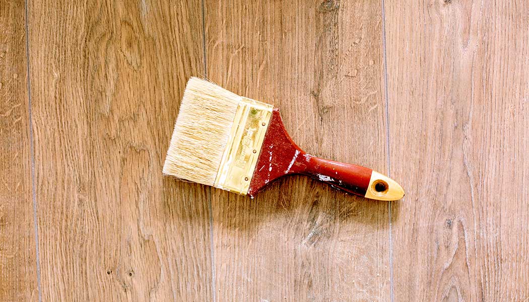 Lasur para madera resistente al agua y al blocking