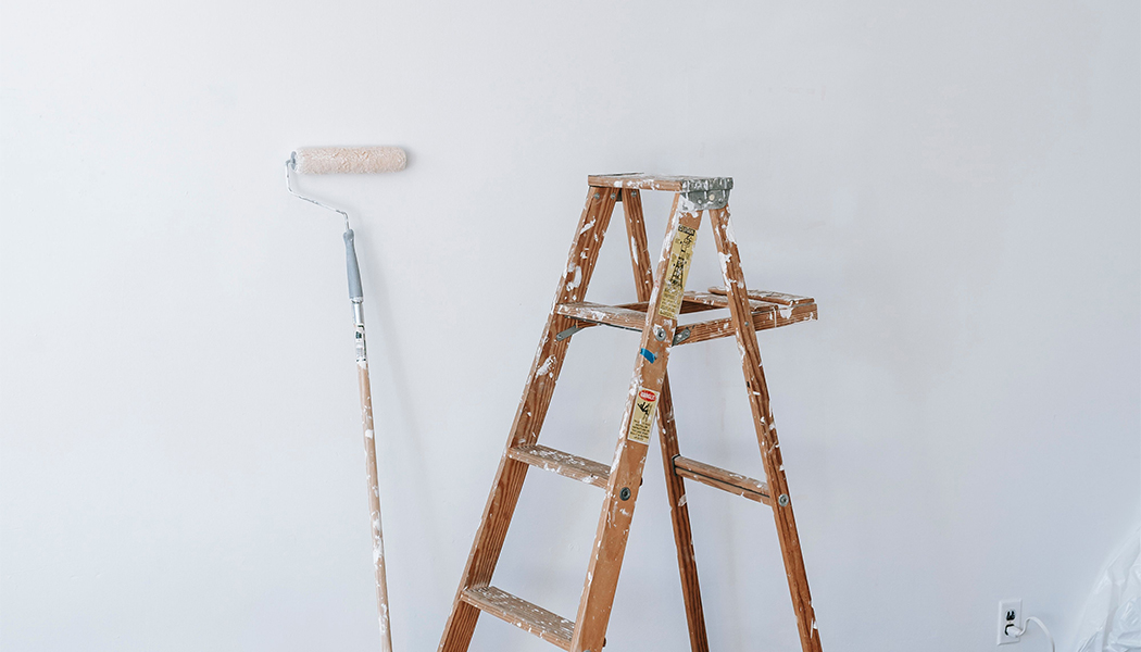 pintado de pared con pintura alcalina 