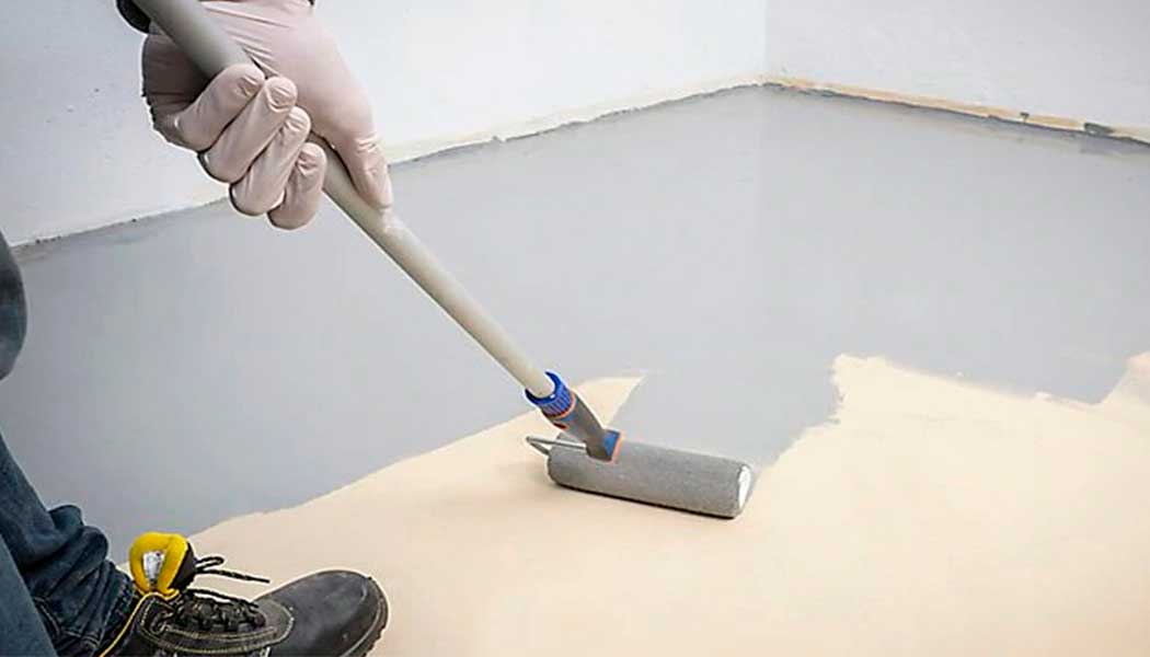 Disolvente ideal para aplicación de pintura de poliuretano sobre suelos