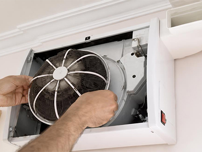 Limpieza del filtro del sistema de ventilación forzada