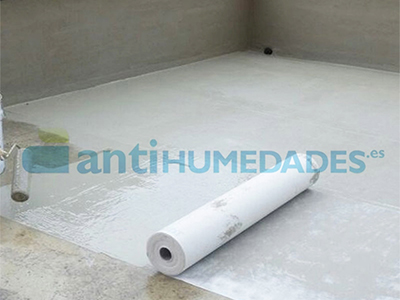Colocación malla de fibra de vidrio junto con pintura para terrazas